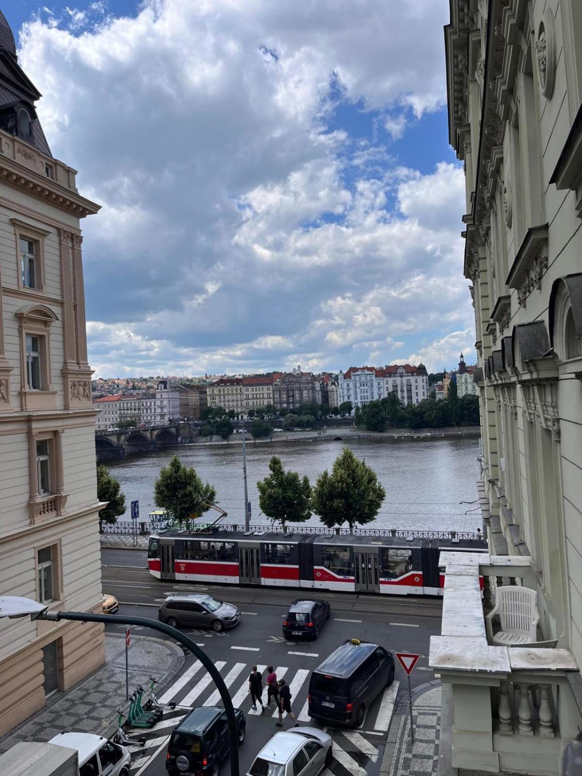 Comfortable And Cosy Apt A Few Steps From Dancing House And Naplavka Dance Praha Exteriér fotografie